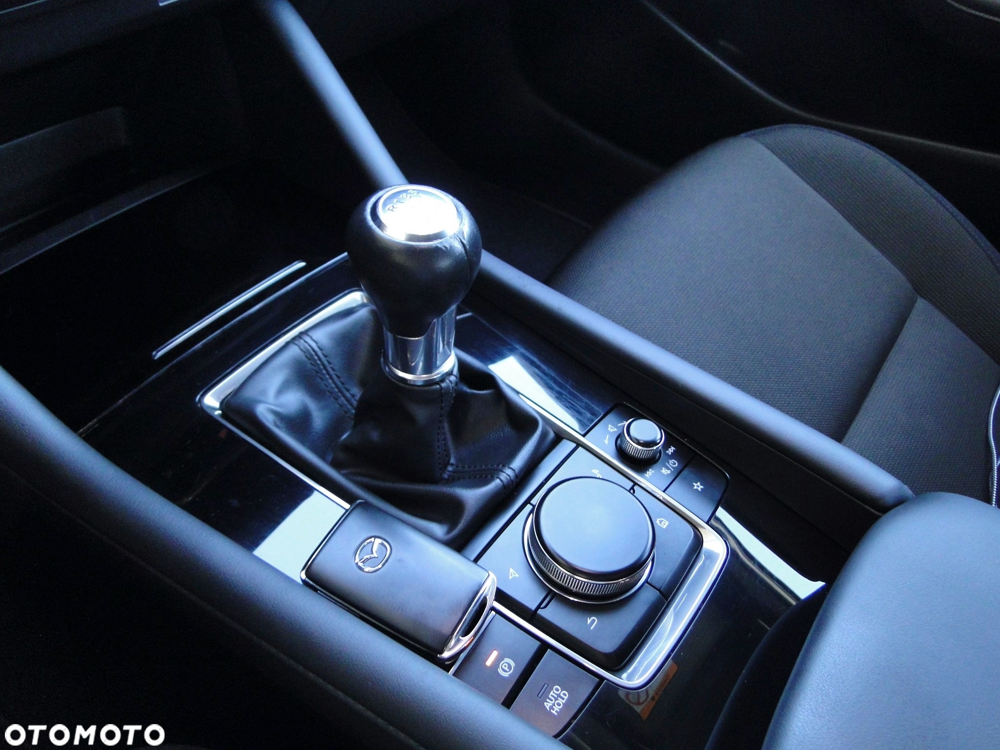 Mazda 3 SKYACTIV-G 2.0 M-Hybrid SELECTION - 28