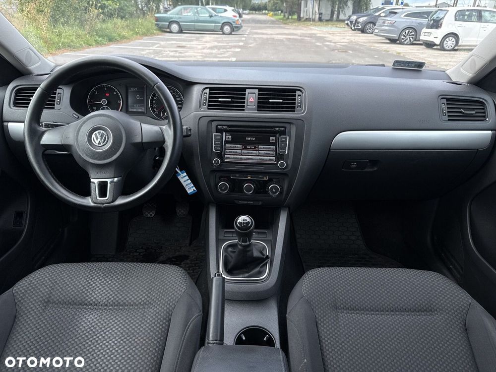 Volkswagen Jetta 1.6 TDI Trendline - 10