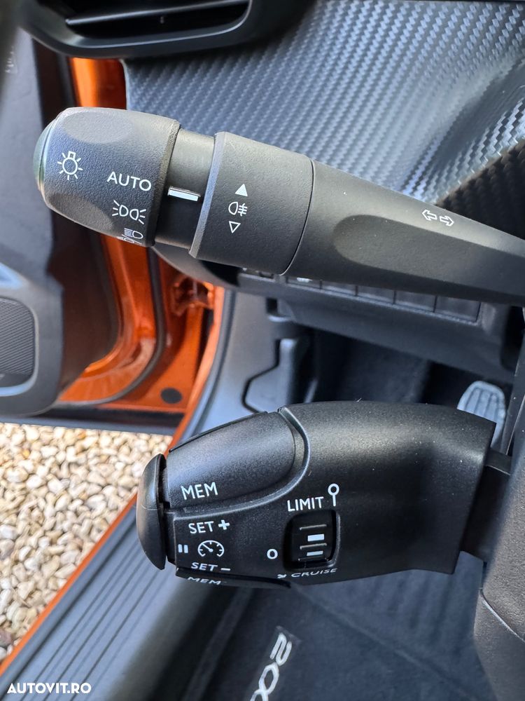 Peugeot 2008 PureTech 100 Allure - 18