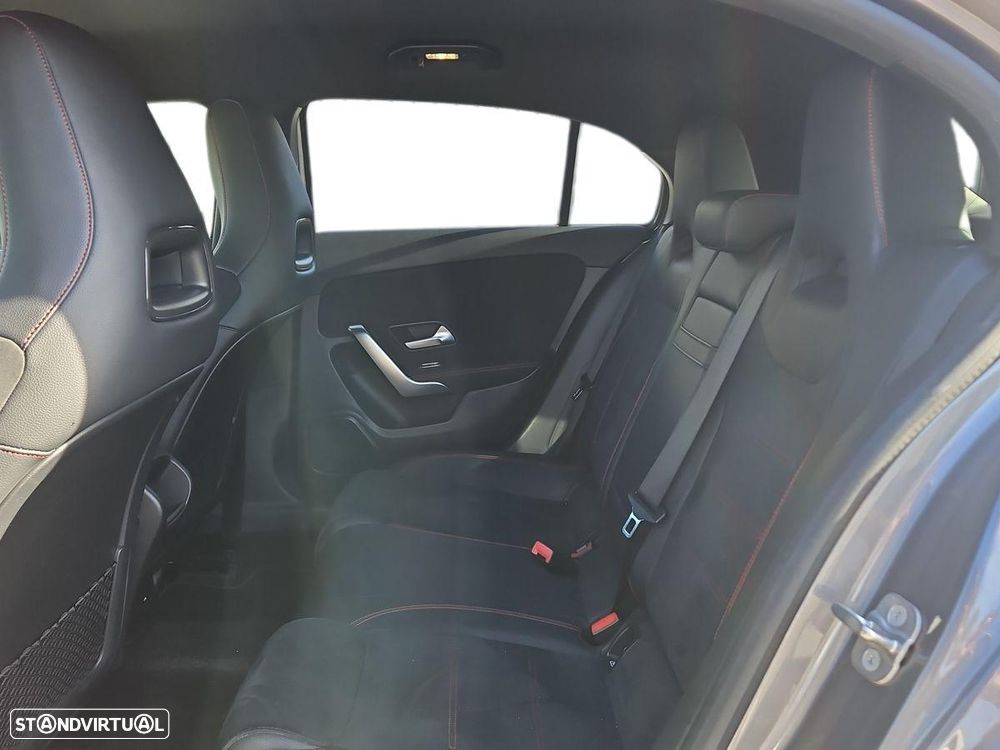 Mercedes-Benz A 250 e AMG Line - 17