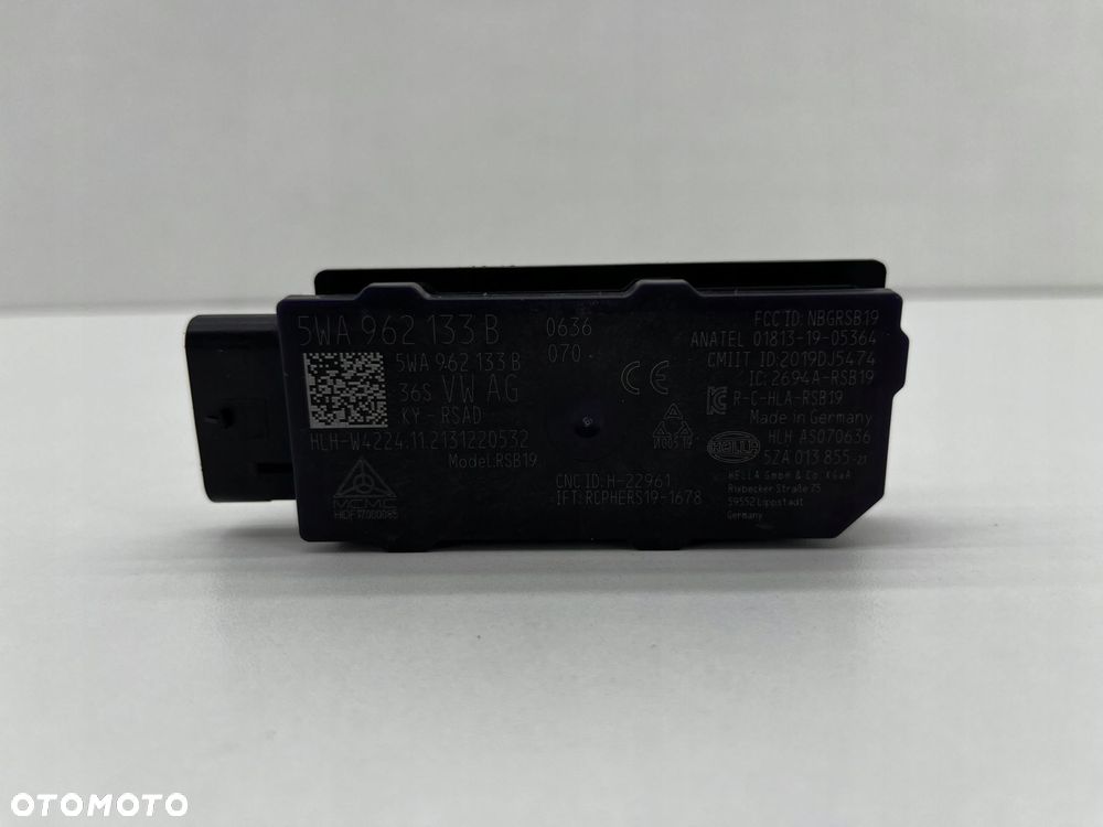 AUDI A3 8Y WZMACNIACZ ANTENA KEYLESS 5WA692133B - 1