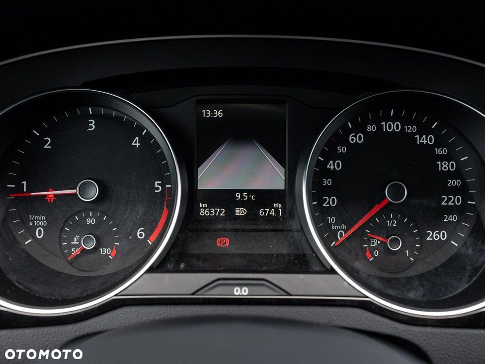 Volkswagen Passat - 13