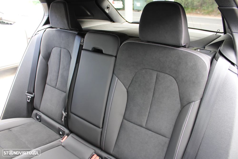 Volvo XC 40 1.5 T2 Plus Dark Auto - 44