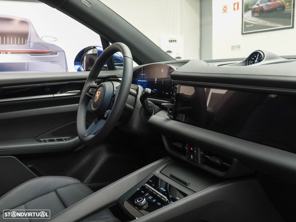 Porsche Macan Electric 4S - 36