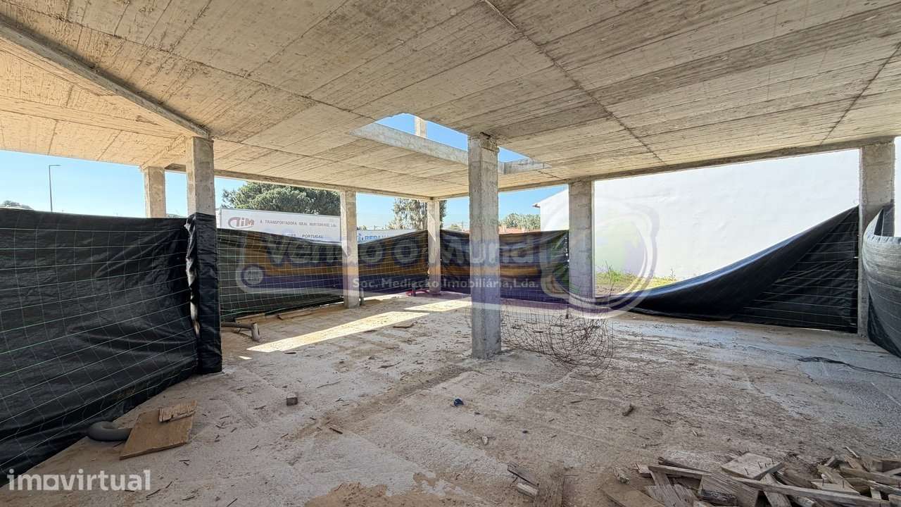 Terreno com construção iniciada em Salvaterra de Magos (S570) - Grande imagem: 5/17