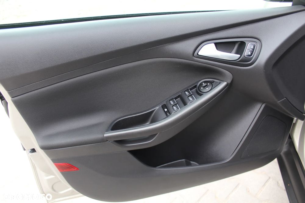 Ford Focus 1.0 EcoBoost Titanium - 12