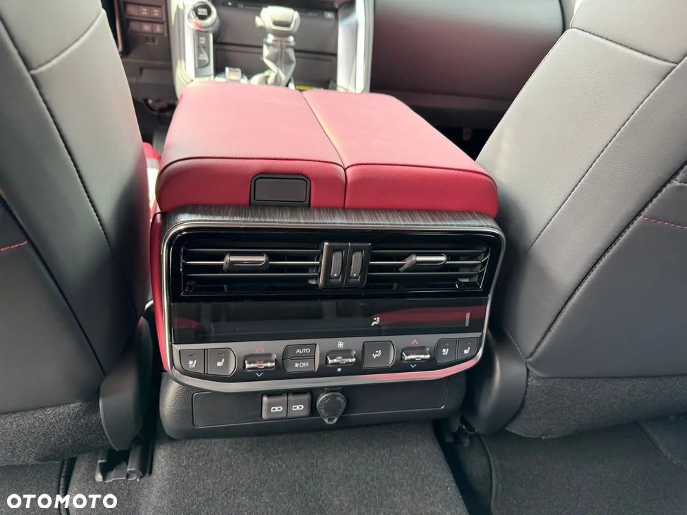 Toyota Land Cruiser - 7