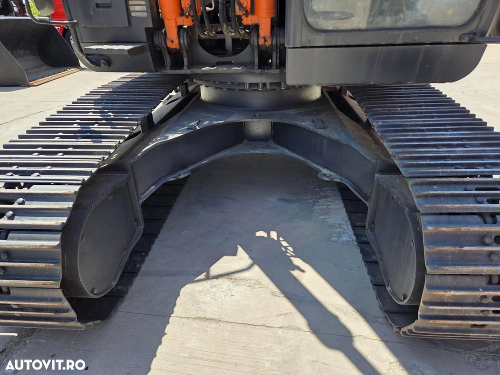 Hitachi ZX210-6, latime 2,5m, cupa NOUA 1,3mc, 22tone, Adanc sapare 7m, consum mediu 9l/h, 3 pompe Hitachi, produs in Japonia, lant 80% ok -200h deplasare, ridica 13t, inst picon, camera spate, posibilitate leasing, STARE FOARTE BUNA -PROMOTIE 79.900Eur+Tva - 27