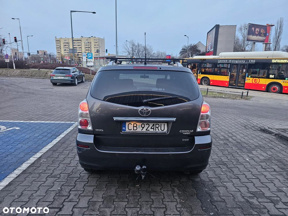 Toyota Corolla Verso 2.2 D-4D Premium - 5