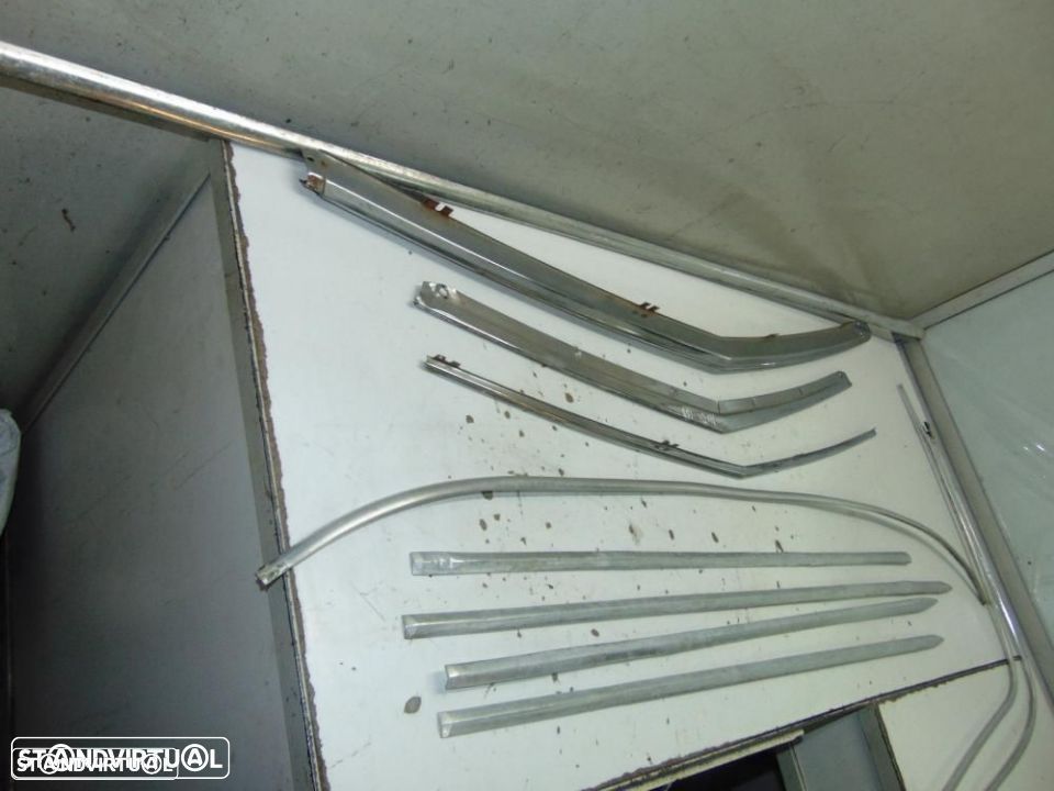 Audi 100 1968 a 1974 vários frisos - 2