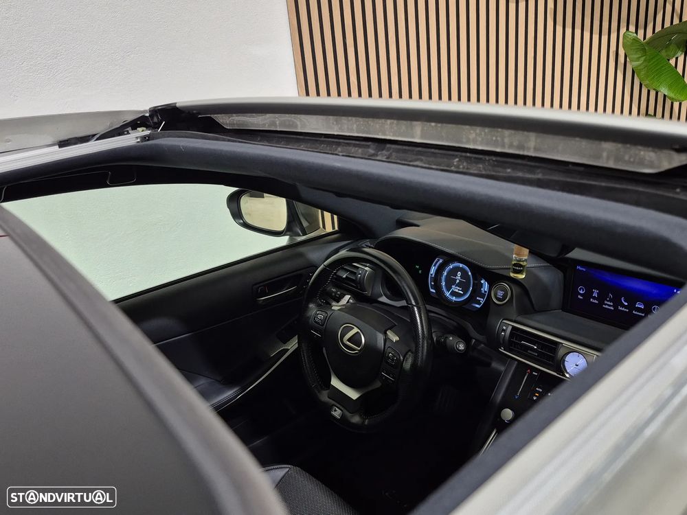 Lexus IS 200 t SPORT - 45