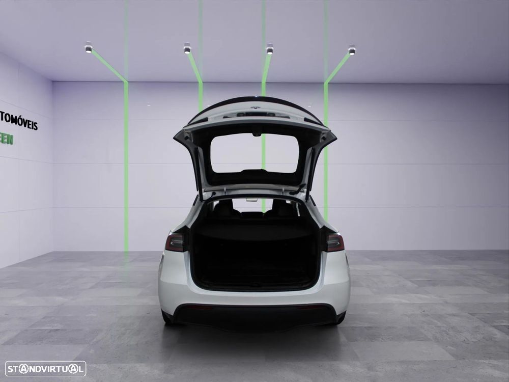Tesla Model Y - 6