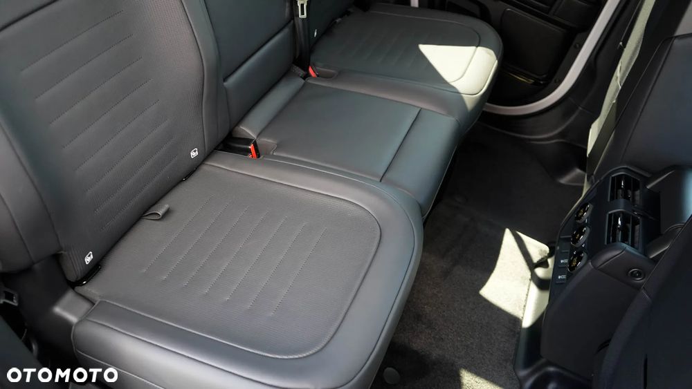 Land Rover Defender - 39