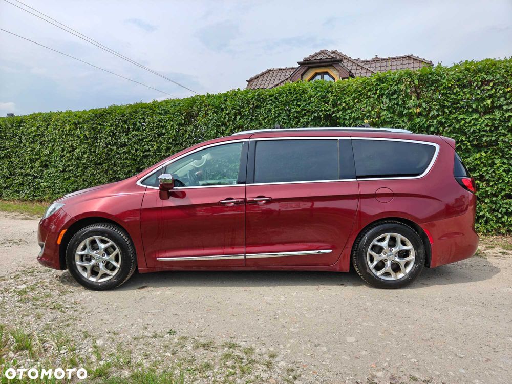 Chrysler Pacifica - 2