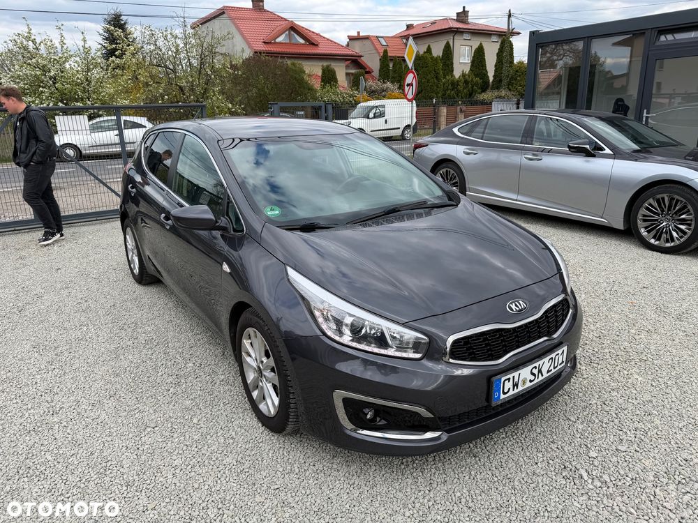 Kia Ceed 1.6 CRDi 136 ISG Dream-Team Edition - 3