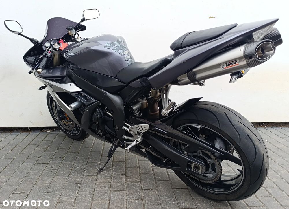Yamaha R1 - 5