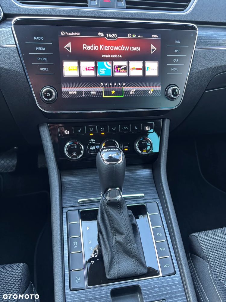 Skoda Superb 2.0 TDI SCR 4x4 Style DSG - 14