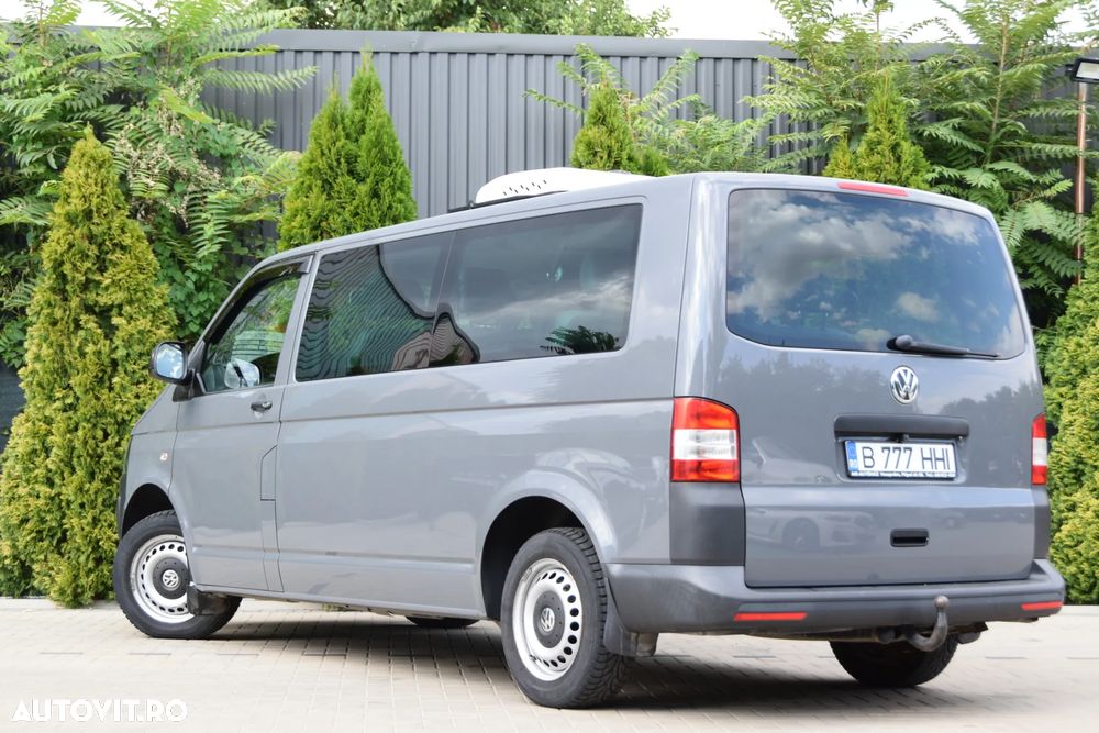 Volkswagen Caravelle - 9