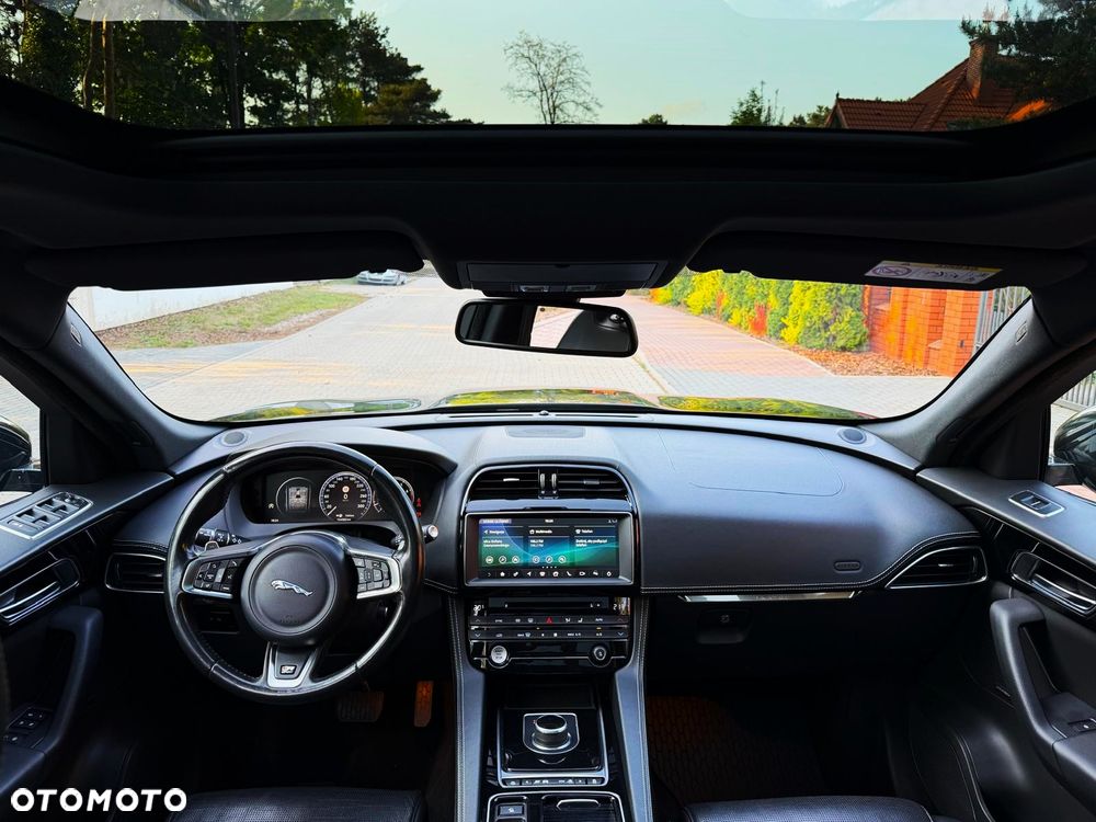 Jaguar F-Pace 2.0 i4P AWD R-Sport - 35