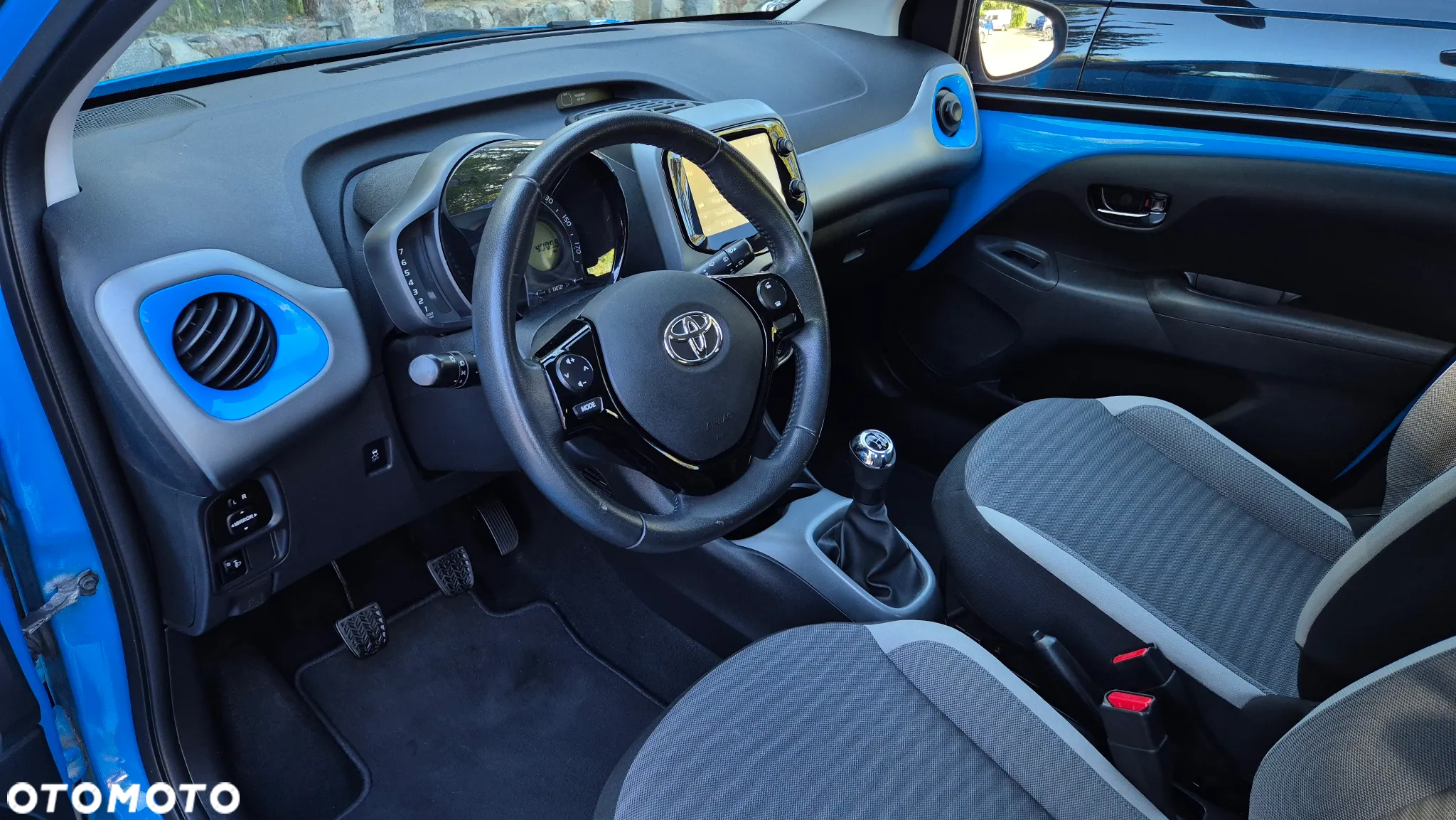 Toyota Aygo x-clusive Style Selection - 11