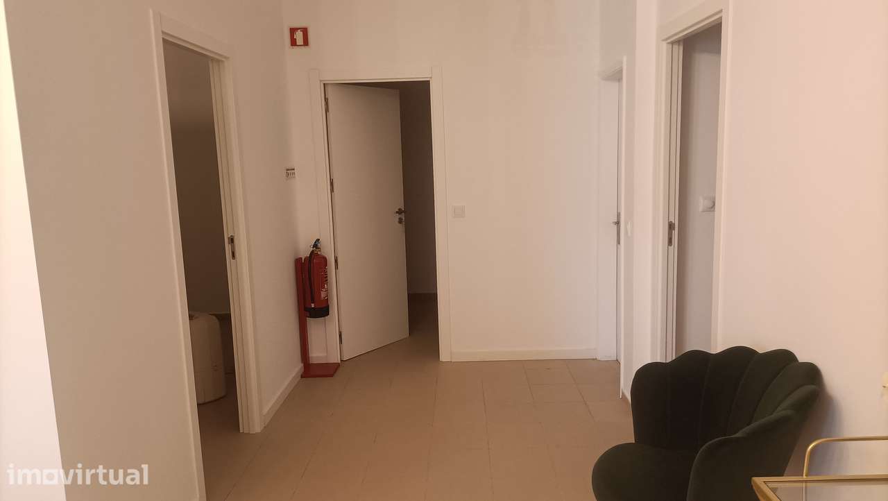 Loja e garagem adaptada a 500m da Solum — ideal para negócio - Grande imagem: 5/13