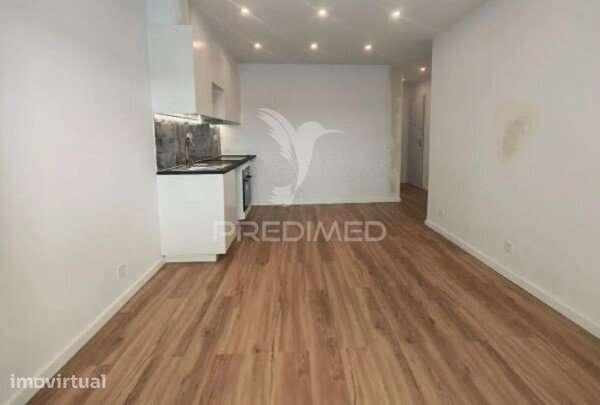Apartamento T1+1 com Logradouro em Sacavém - Grande imagem: 2/8
