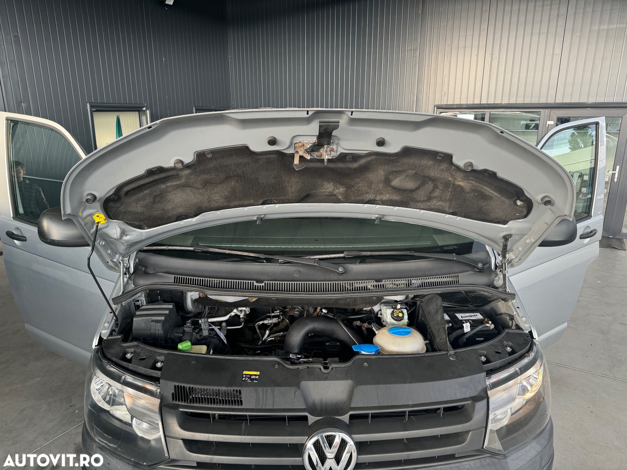 Volkswagen Caravelle - 28