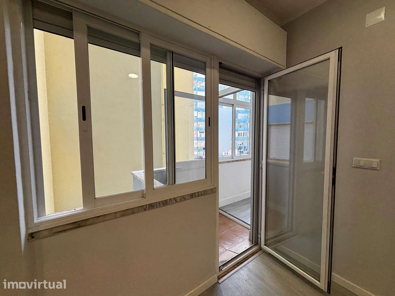 Apartamento T1 com elevador remodelado na Amadora - Grande imagem: 4/9