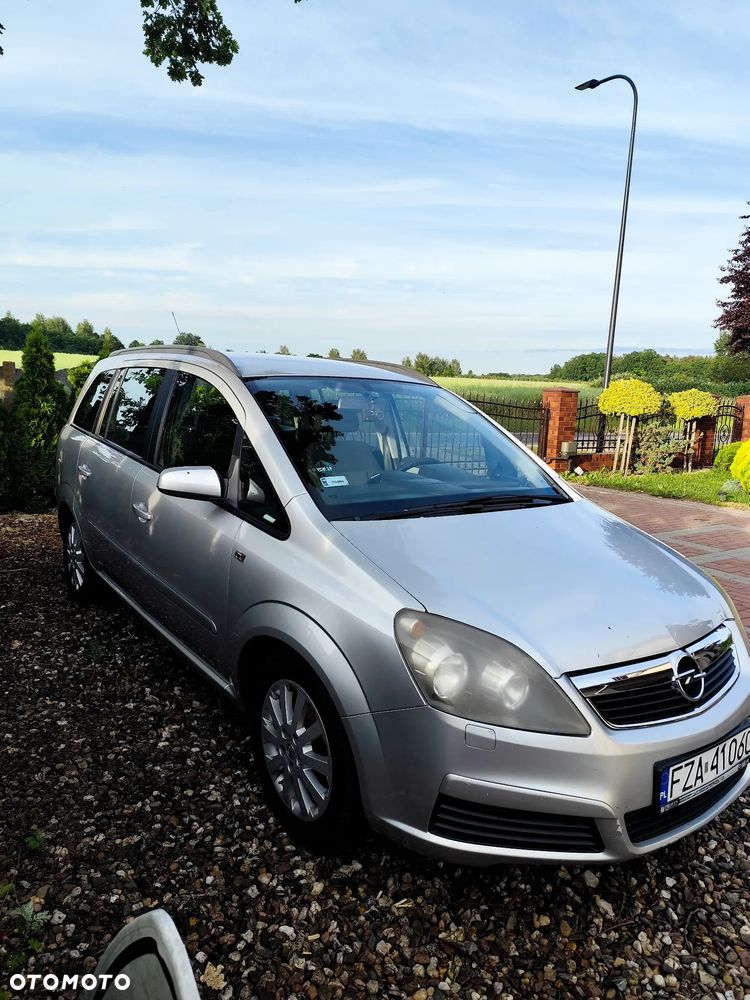 Opel Zafira 1.8 Cosmo - 2