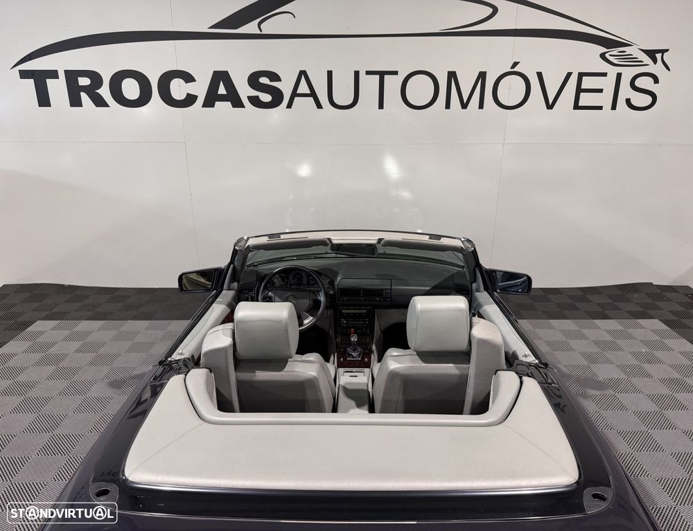 Mercedes-Benz SL 280 Standard - 33