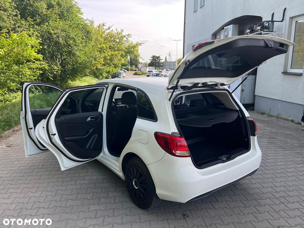 Mercedes-Benz Klasa B 180 BlueEFFICIENCY Edition - 19