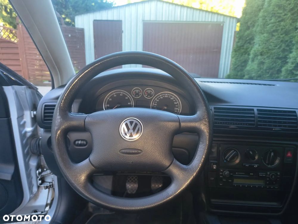 Volkswagen Passat 1.6 Basis - 14