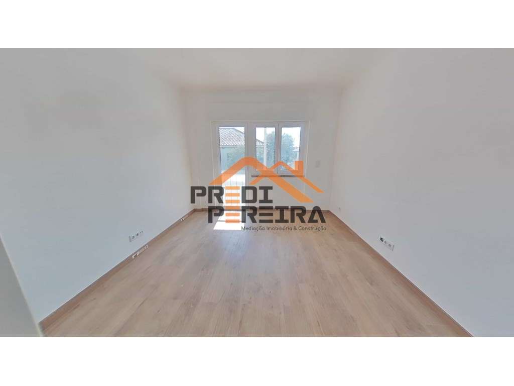 Imóvel T3, totalmente remodelado, com acabamentos de qualidade. - Grande imagem: 2/22