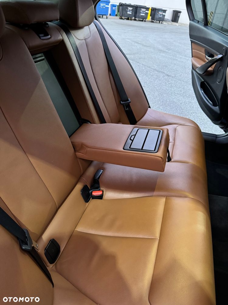 BMW Seria 3 328i Luxury Line - 25