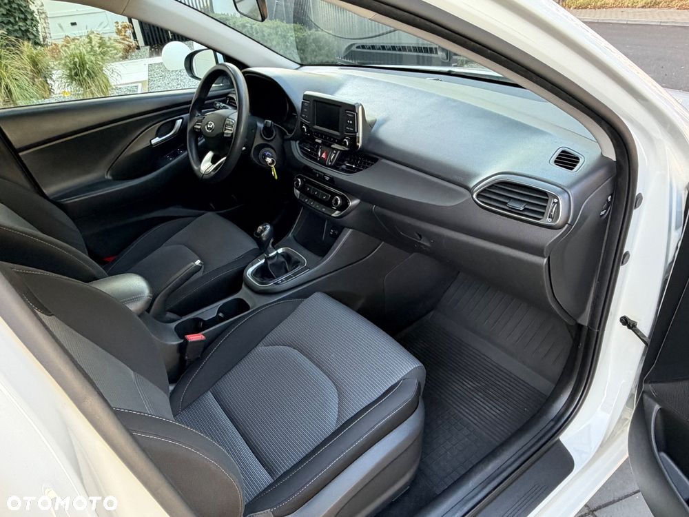 Hyundai i30 1.6 D Classic + - 10