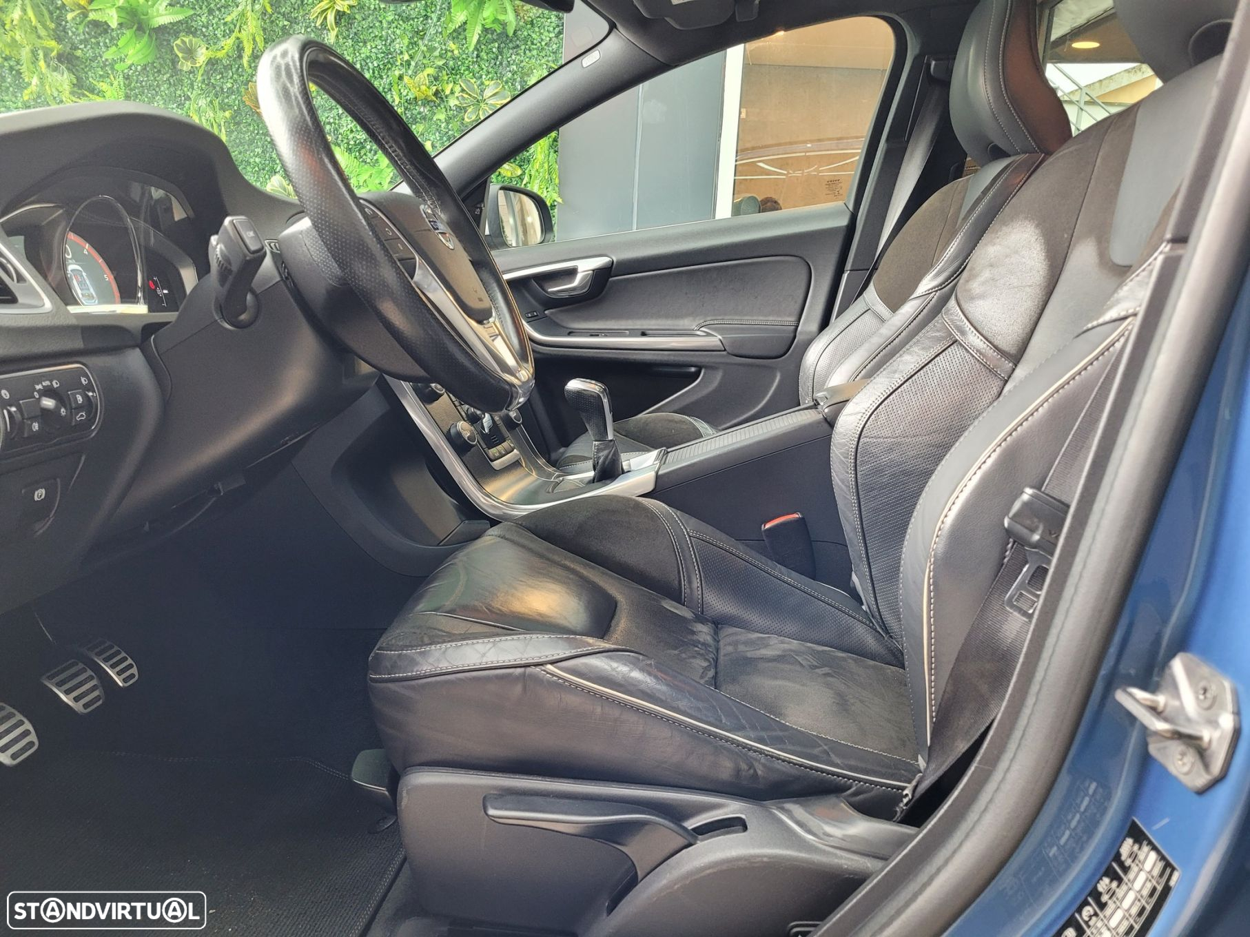 Volvo V60 2.0 D4 R-Design - 7