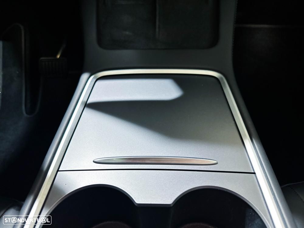 Tesla Model Y Long Range Dual Motor AWD - 39