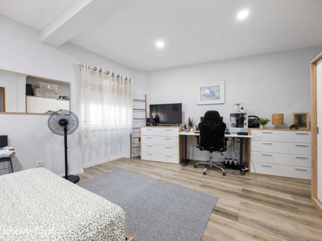 Apartamento de rés-do-chão, Térreo e remodelado, com Terraço. - Grande imagem: 3/23