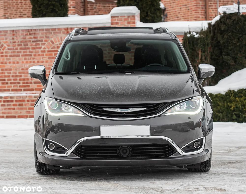 Chrysler Pacifica - 4