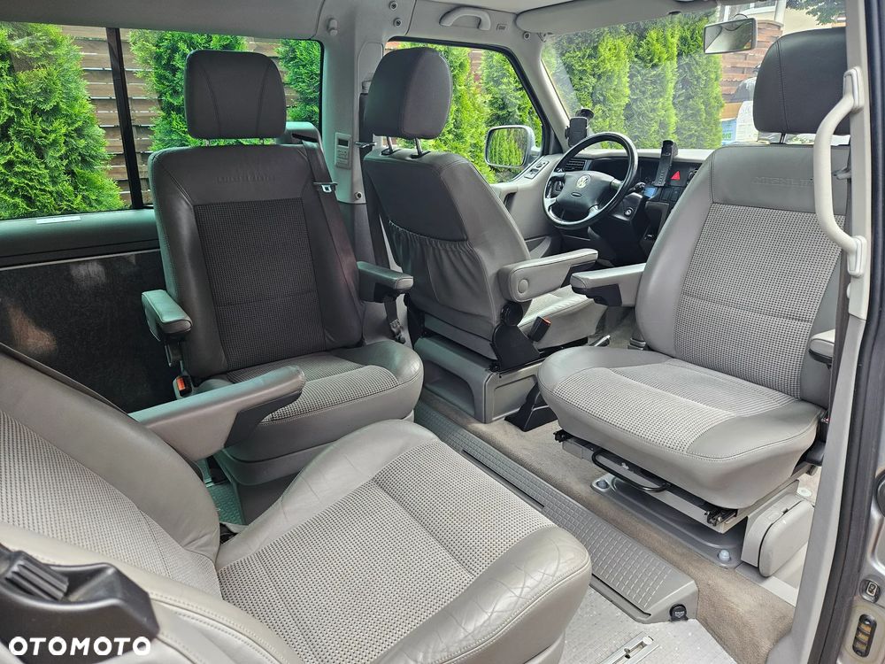 Volkswagen Multivan - 25