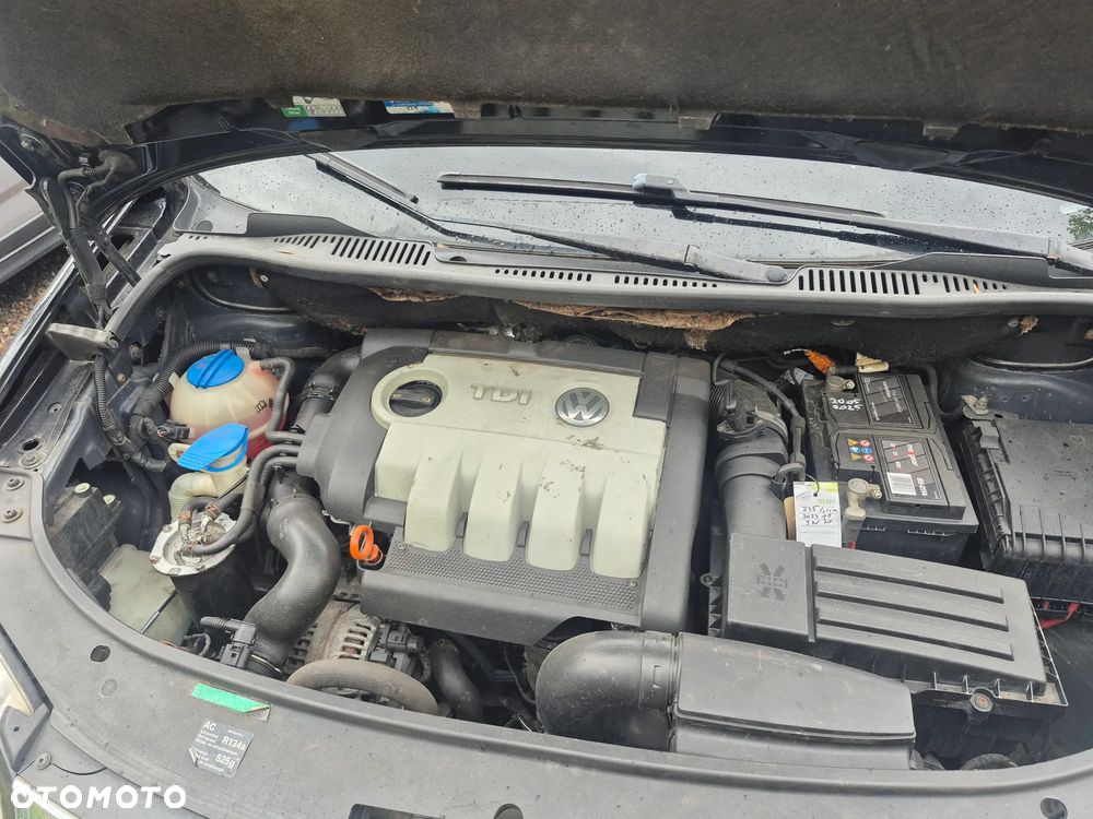 Volkswagen Touran 2.0 TDI Highline - 3