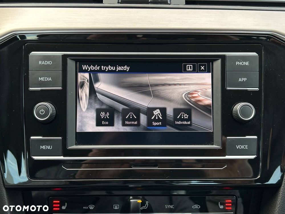 Volkswagen Passat 1.5 TSI EVO Elegance DSG - 32