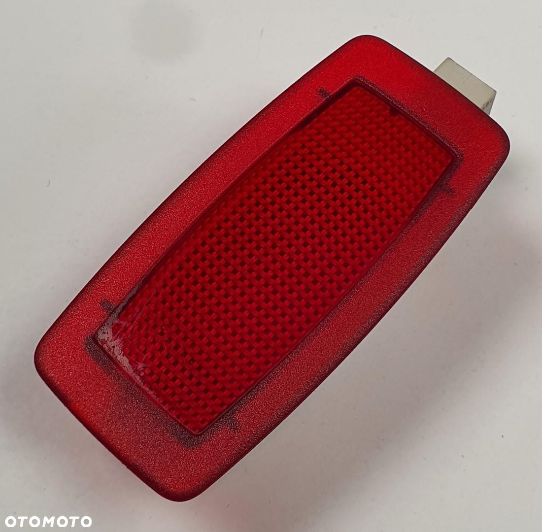 LAMPKA BOCZKA DRZWI MERCEDES CLS W218 A0028201501 - 1
