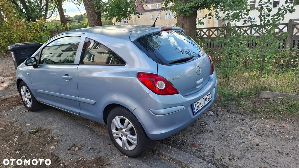 Opel Corsa 1.4 16V - 11