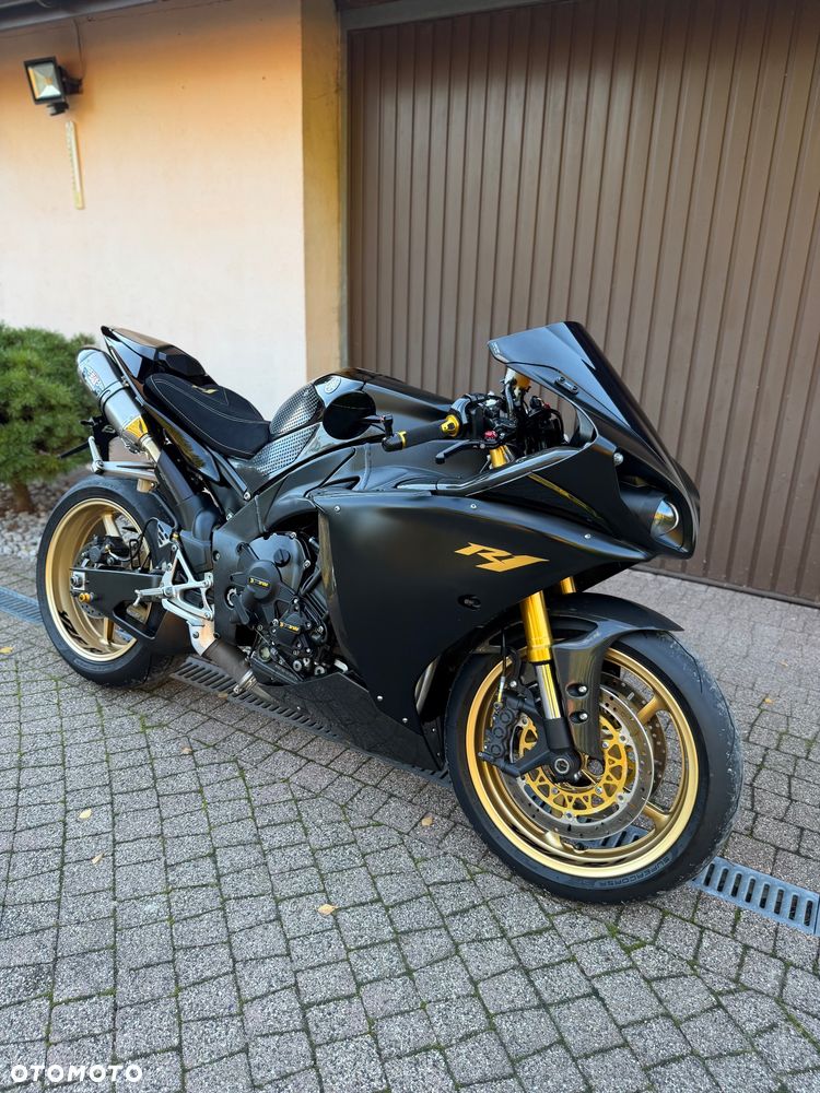 Yamaha R1 - 23