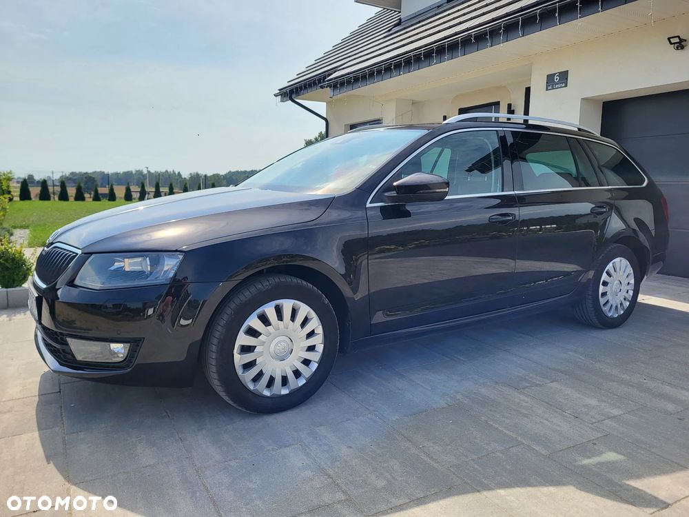 Skoda Octavia Combi 2.0 TDI (Green tec) DSG Style - 6