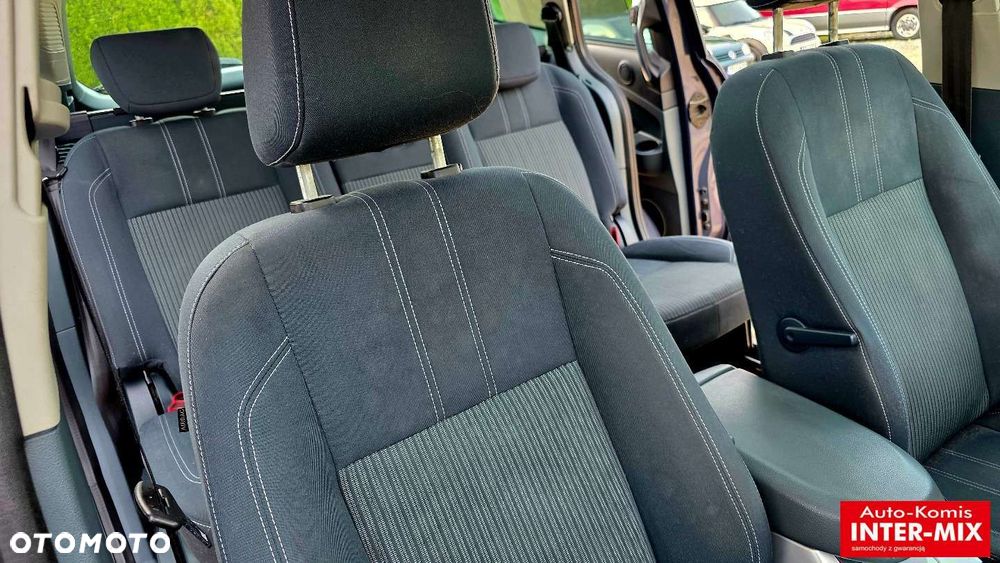 Ford Grand C-MAX - 40