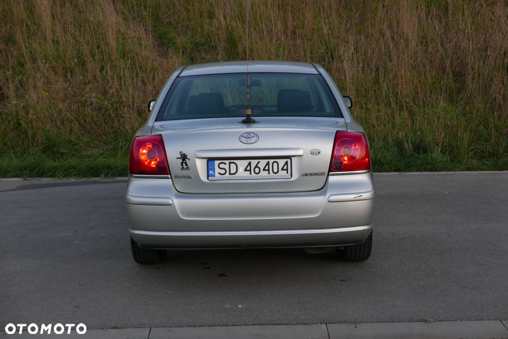 Toyota Avensis - 23