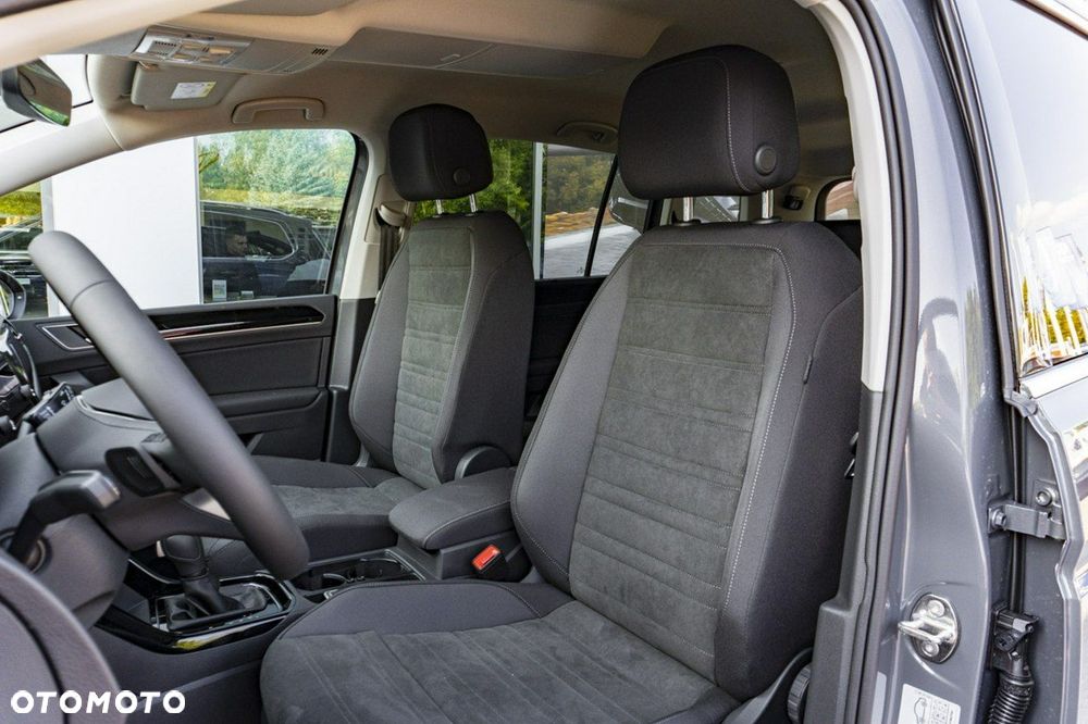 Volkswagen Touran - 12
