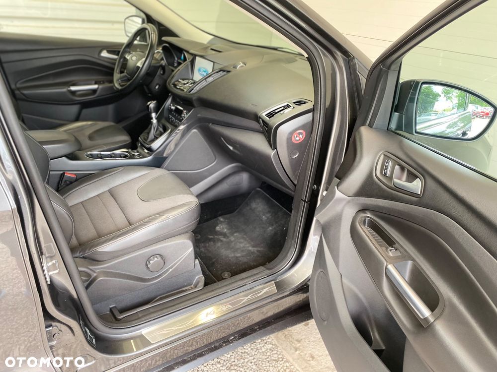 Ford Kuga 1.5 EcoBoost 2x4 Titanium - 16